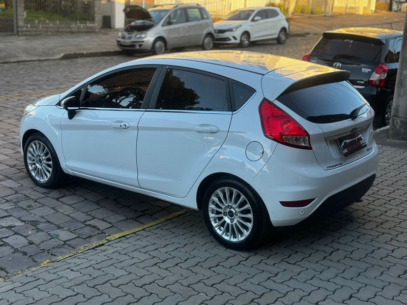 FIESTA 1.6 TITANIUM PLUS HATCH 16V FLEX 4P AUTOMÁTICO - 2017 - CAXIAS DO SUL