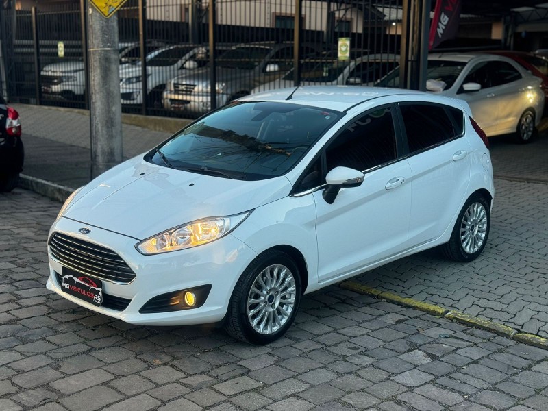 FIESTA 1.6 TITANIUM PLUS HATCH 16V FLEX 4P AUTOMÁTICO