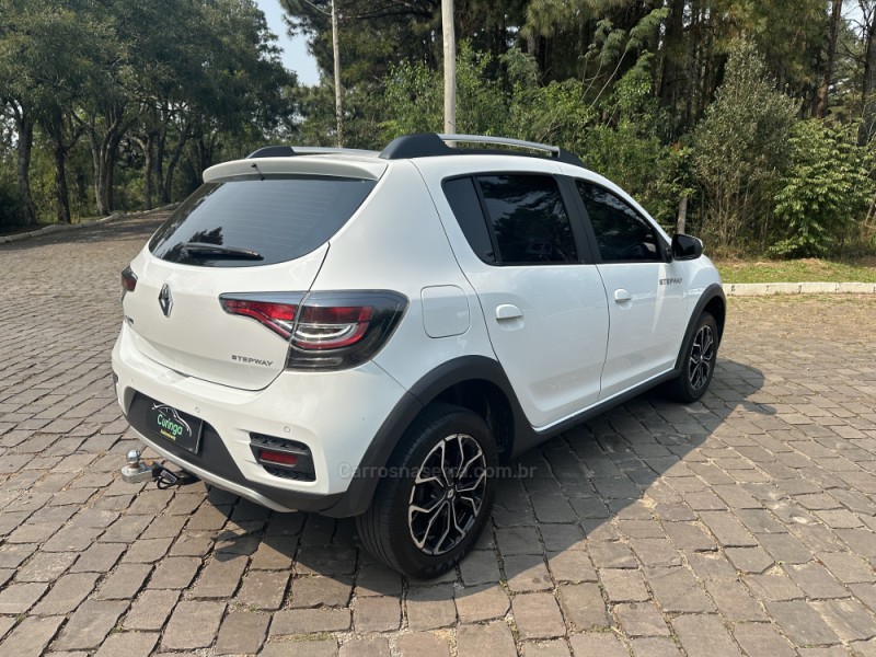 SANDERO 1.6 STEPWAY 8V FLEX 4P MANUAL - 2020 - NOVA PRATA