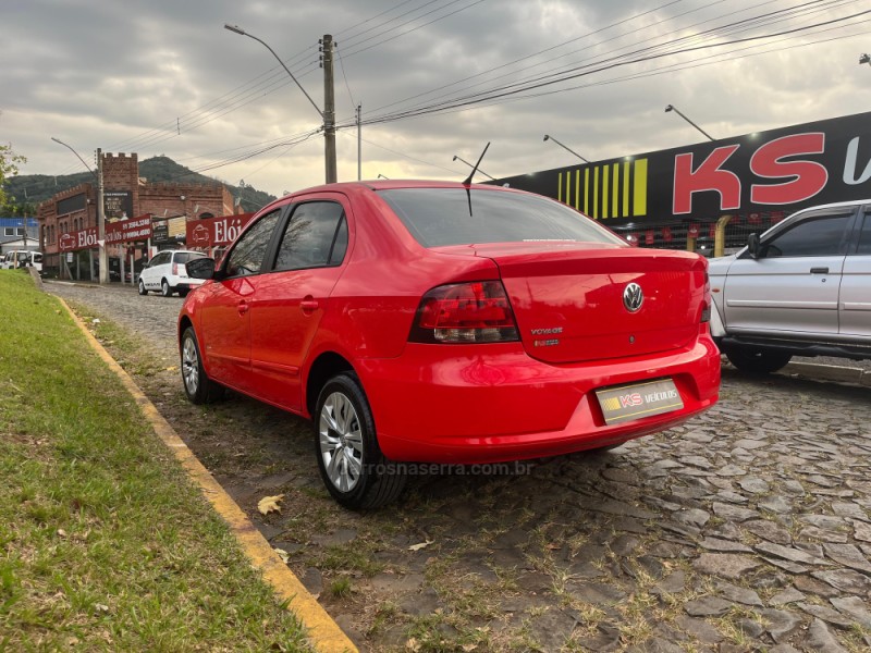 VOYAGE 1.0 MI 8V FLEX 4P MANUAL - 2013 - DOIS IRMãOS