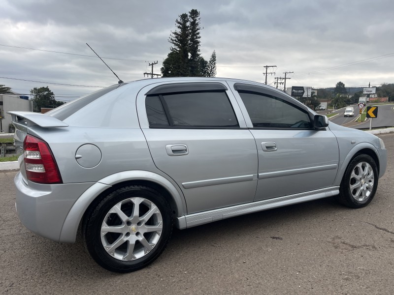 ASTRA 2.0 MPFI ADVANTAGE SEDAN 8V FLEX 4P MANUAL - 2011 - DOIS IRMãOS