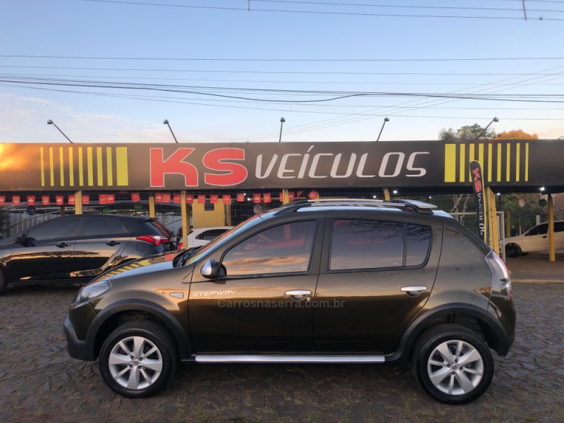 SANDERO 1.6 STEPWAY 8V FLEX 4P MANUAL - 2013 - DOIS IRMãOS