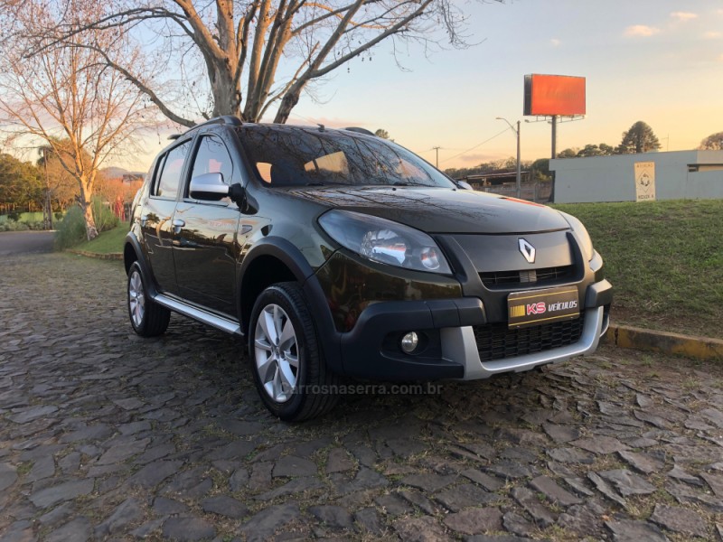 SANDERO 1.6 STEPWAY 8V FLEX 4P MANUAL - 2013 - DOIS IRMãOS