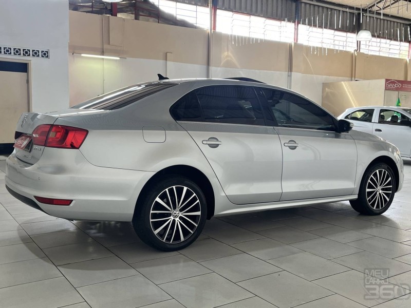 JETTA 2.0 TSI HIGHLINE 200CV GASOLINA 4P TIPTRONIC - 2012 - ESTâNCIA VELHA