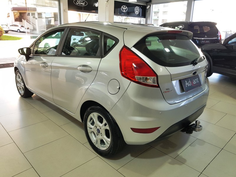 FIESTA 1.6 SE HATCH 16V FLEX 4P AUTOMÁTICO - 2015 - CAXIAS DO SUL