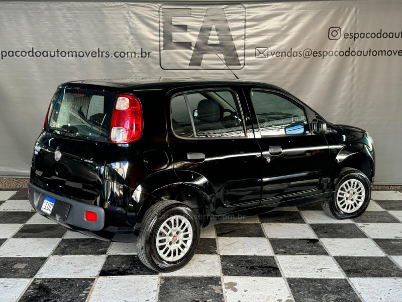 UNO 1.0 EVO VIVACE 8V FLEX 4P MANUAL - 2013 - NOVA PRATA