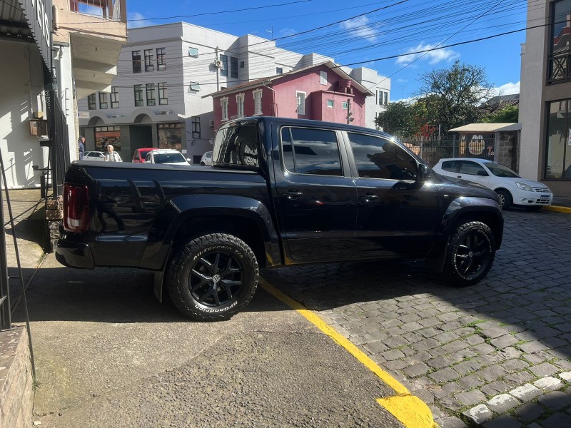 AMAROK 3.0 V6 TDI HIGHLINE CD DIESEL 4MOTION AUTOMÁTICO - 2020 - GARIBALDI