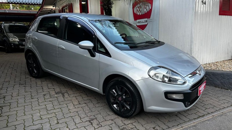 PUNTO 1.4 ATTRACTIVE 8V FLEX 4P MANUAL - 2013 - TRêS COROAS