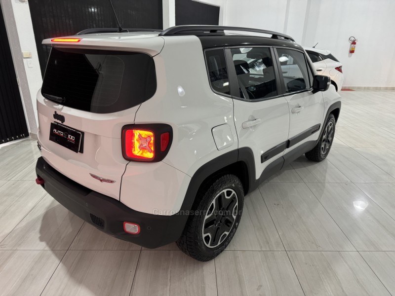 RENEGADE 2.0 16V TURBO DIESEL TRAILHAWK 4P 4X4 AUTOMÁTICO - 2016 - CAXIAS DO SUL