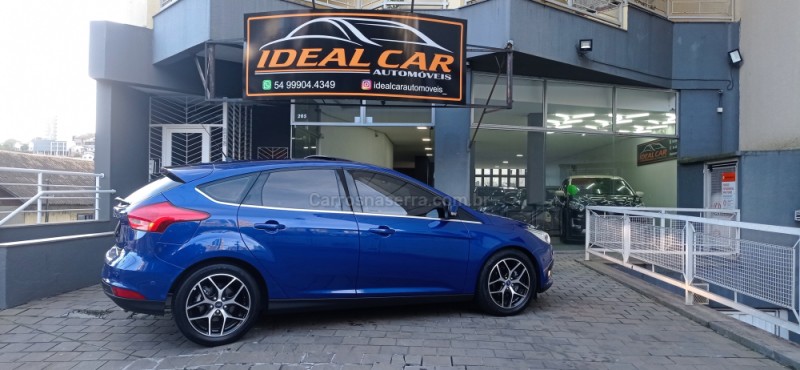 FOCUS 2.0 TITANIUM PLUS FASTBACK 16V FLEX 4P AUTOMÁTICO - 2016 - CAXIAS DO SUL