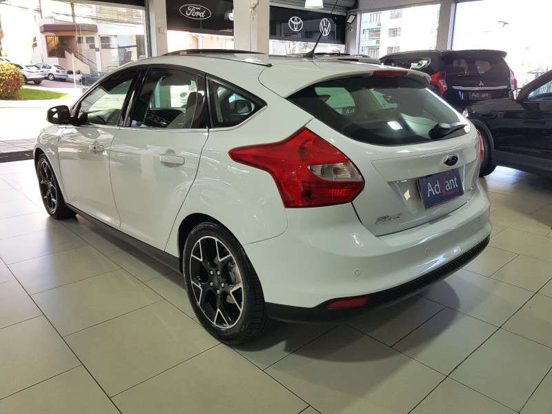 FOCUS 2.0 TITANIUM PLUS 16V FLEX 4P AUTOMÁTICO - 2015 - CAXIAS DO SUL