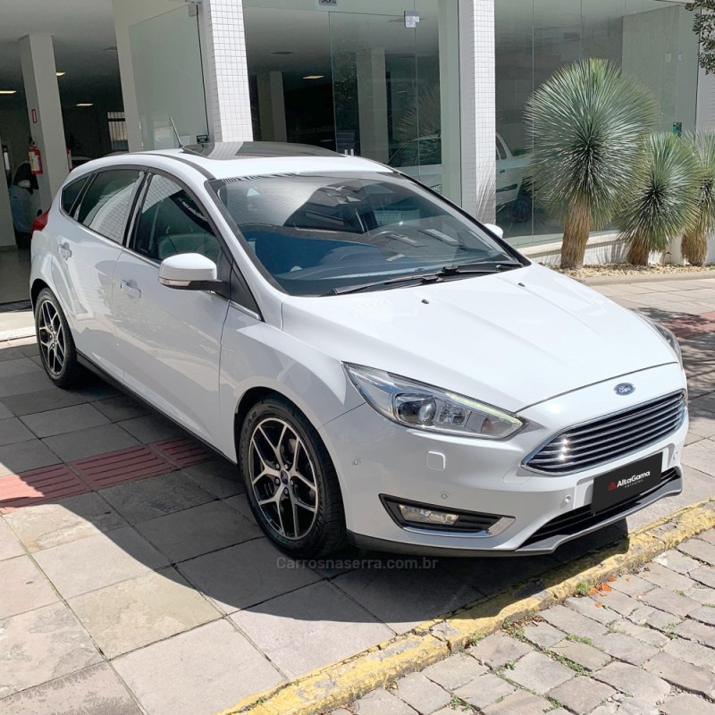 FOCUS 2.0 TITANIUM PLUS HATCH 16V FLEX 4P AUTO - 2017 - FLORES DA CUNHA