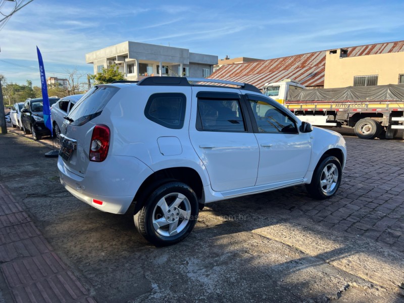 DUSTER 1.6 DYNAMIQUE 4X2 16V FLEX 4P MANUAL - 2014 - VENâNCIO AIRES