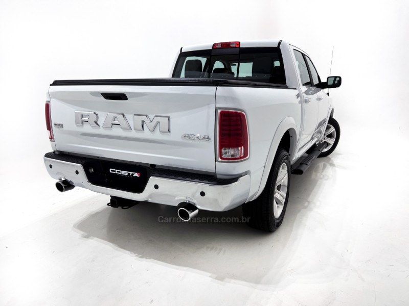 CLASSIC 5.7 LARAMIE V8 HEMI 4P GASOLINA AUTOMÁTICA - 2023 - BENTO GONçALVES