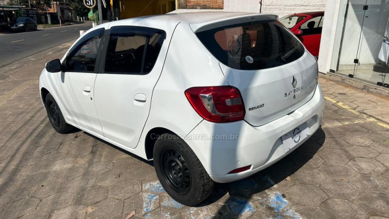 SANDERO 1.0 AUTHENTIQUE 8V FLEX 4P MANUAL - 2015 - GRAVATAí