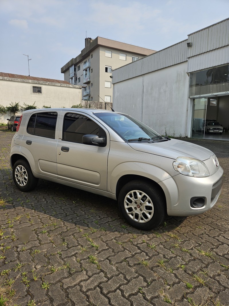 UNO 1.0 VIVACE 8V FLEX 4P MANUAL - 2014 - FARROUPILHA