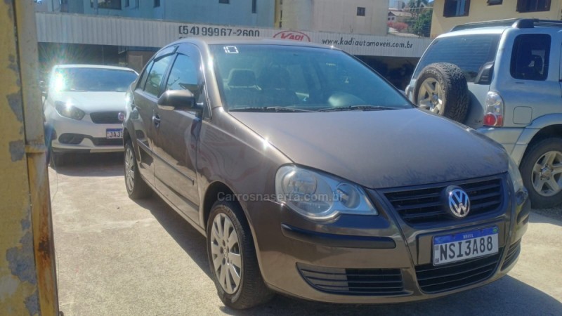 POLO SEDAN 1.6 MI COMFORTLINE 8V FLEX 4P MANUAL - 2010 - CAXIAS DO SUL