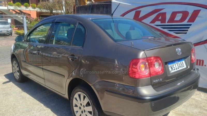 POLO SEDAN 1.6 MI COMFORTLINE 8V FLEX 4P MANUAL - 2010 - CAXIAS DO SUL