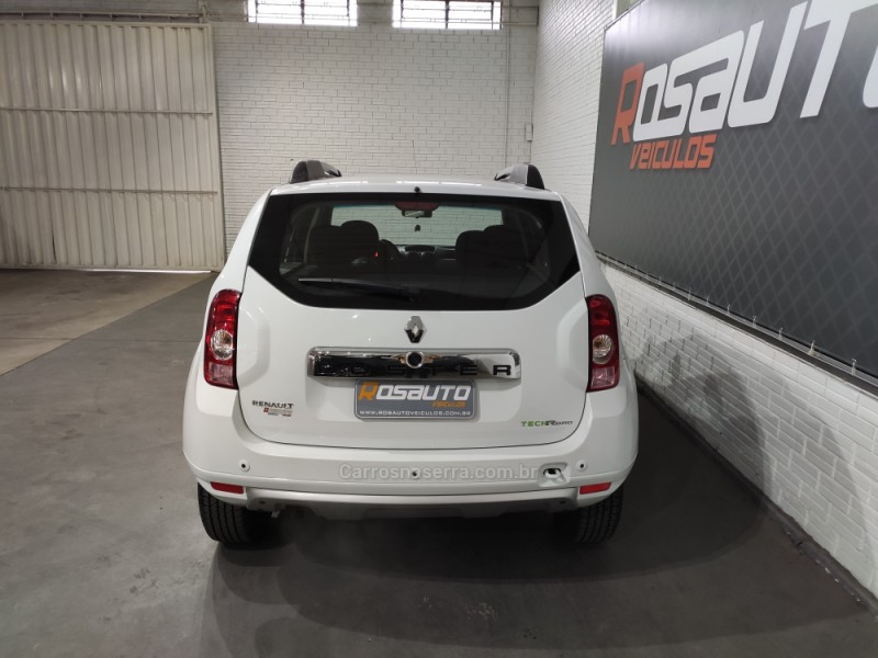 DUSTER RENAULT DUSTER 1.6 TECH ROAD DYNAMIQUE 4X2 16V FLEX 4P MANUAL - 2014 - VENâNCIO AIRES