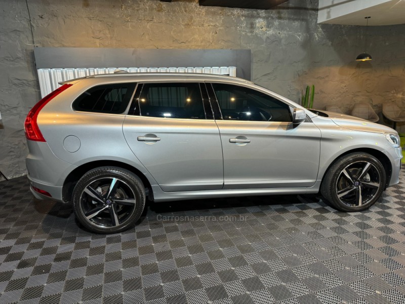 XC60 2.0 T5 R DESIGN TURBO GASOLINA 4P AUTOMÁTICO - 2016 - FARROUPILHA