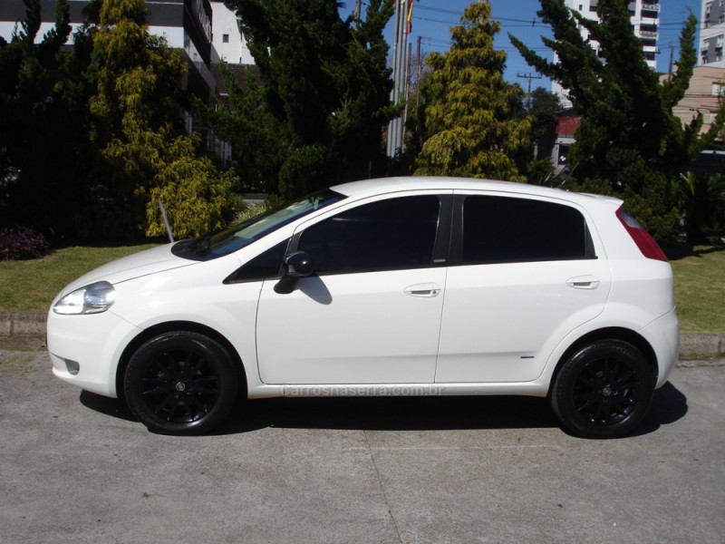 PUNTO 1.6 ESSENCE 16V FLEX 4P MANUAL - 2011 - CAXIAS DO SUL