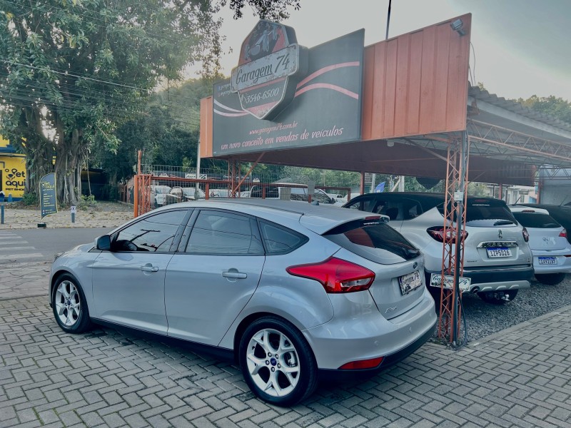 FOCUS 2.0 SE HATCH 16V FLEX 4P AUTO - 2018 - TRêS COROAS