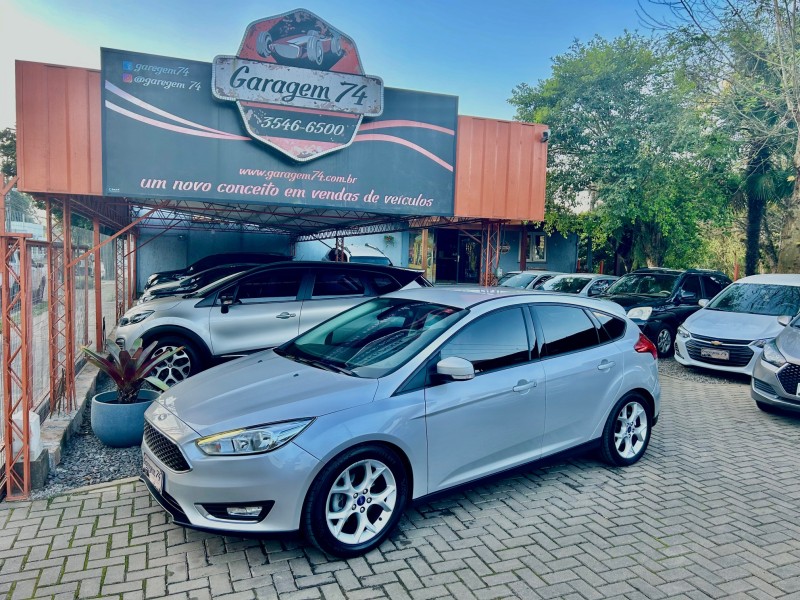 FOCUS 2.0 SE HATCH 16V FLEX 4P AUTO - 2018 - TRêS COROAS