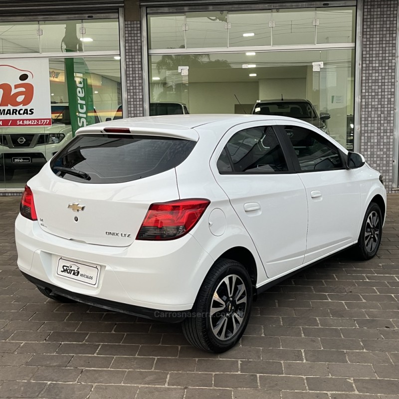 ONIX 1.4 MPFI LTZ 8V FLEX 4P MANUAL - 2015 - VACARIA