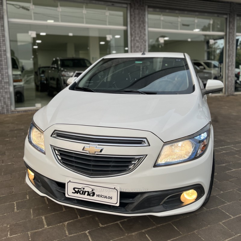 ONIX 1.4 MPFI LTZ 8V FLEX 4P MANUAL - 2015 - VACARIA