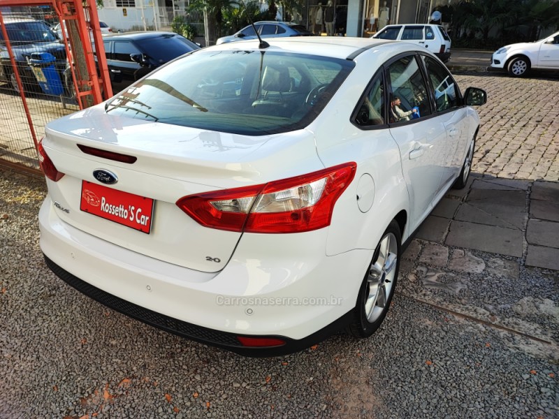 FOCUS 2.0 SE 16V FLEX 4P AUTOMÁTICO - 2015 - FARROUPILHA