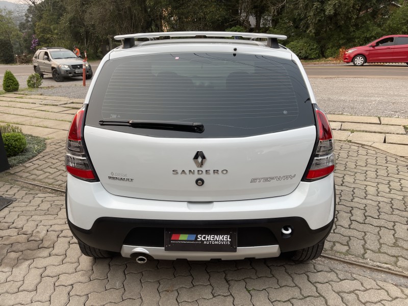 SANDERO 1.6 STEPWAY 8V FLEX 4P MANUAL - 2014 - NOVA PETRóPOLIS