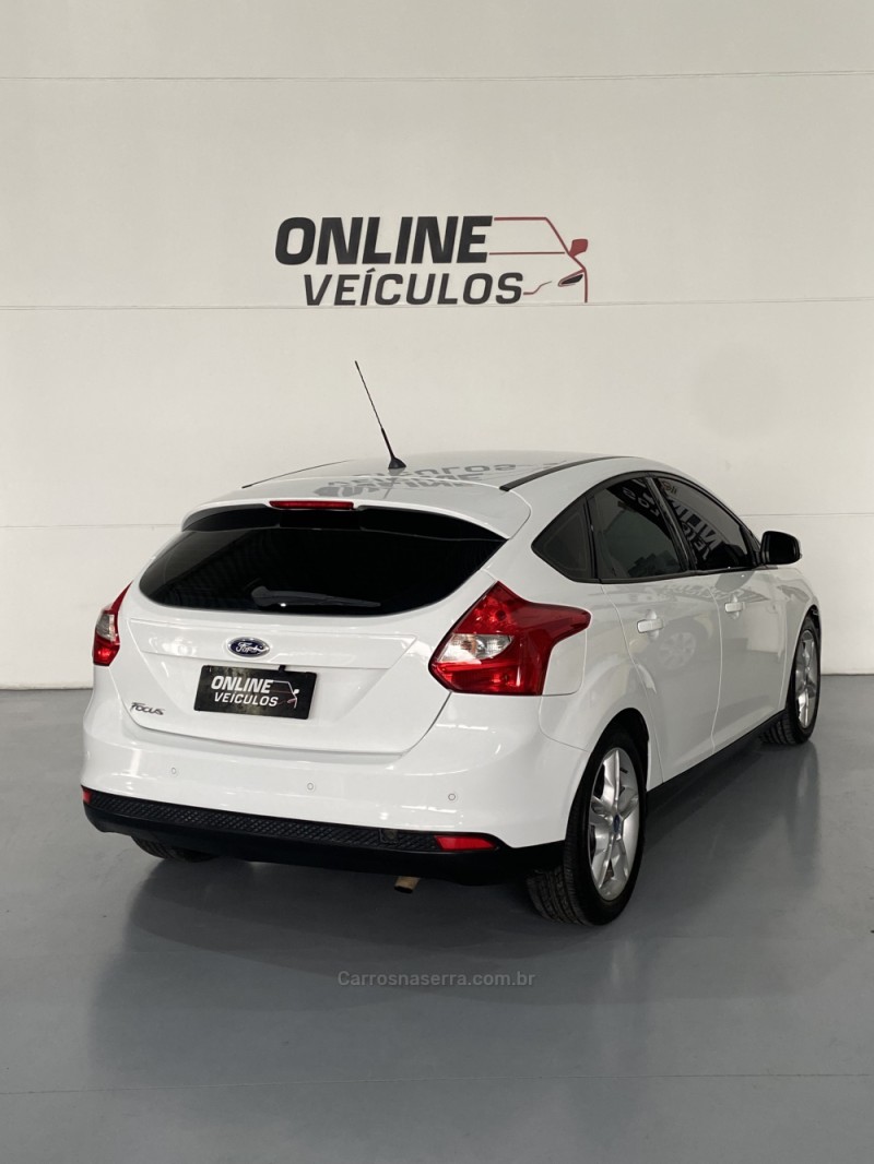 FOCUS 2.0 SE PLUS 16V FLEX 4P AUTOMÁTICO - 2015 - FARROUPILHA