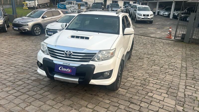 HILUX SW4 3.0 SRV 4X4 7 LUGARES 16V TURBO INTERCOOLER DIESEL 4P AUTOMÁTICO - 2014 - FARROUPILHA