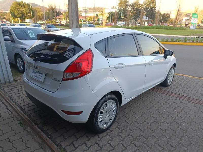 FIESTA 1.6 SE HATCH 16V FLEX 4P MANUAL - 2017 - BOM PRINCíPIO