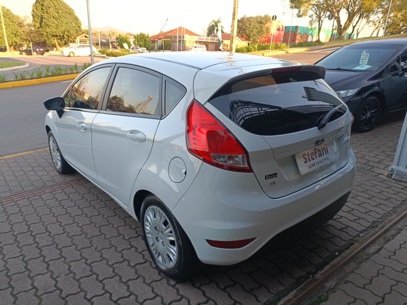 FIESTA 1.6 SE HATCH 16V FLEX 4P MANUAL - 2017 - BOM PRINCíPIO