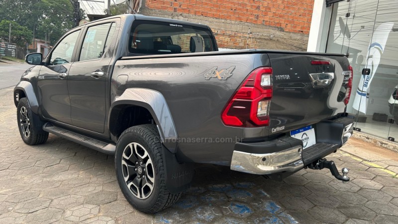 HILUX 2.8 SRX PLUS 4X4 CD TURBO DIESEL 4P AUTOMÁTICO - 2024 - GRAVATAí