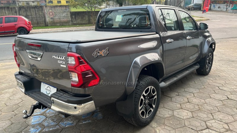 HILUX 2.8 SRX PLUS 4X4 CD TURBO DIESEL 4P AUTOMÁTICO - 2024 - GRAVATAí