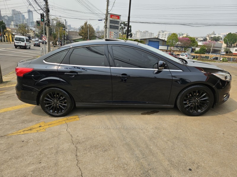 FOCUS 2.0 TITANIUM SEDAN 16V FLEX 4P AUTOMÁTICO - 2016 - CAXIAS DO SUL