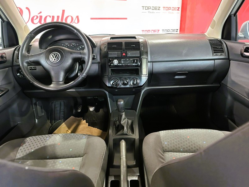 POLO SEDAN 1.6 MI COMFORTLINE 8V FLEX 4P MANUAL - 2003 - SãO SEBASTIãO DO CAí