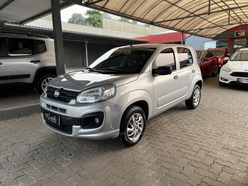 UNO 1.0 EVO ATTRACTIVE 8V FLEX 4P MANUAL - 2017 - BOM PRINCíPIO