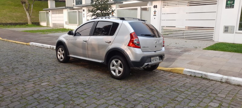 SANDERO 1.6 STEPWAY 16V FLEX 4P MANUAL - 2011 - FARROUPILHA