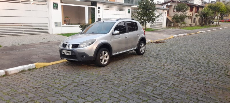 SANDERO 1.6 STEPWAY 16V FLEX 4P MANUAL - 2011 - FARROUPILHA