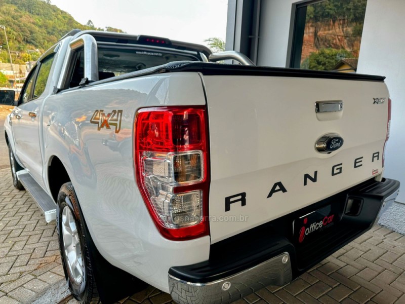 RANGER 3.2 XLT 4X4 CD 20V DIESEL 4P AUTOMÁTICO - 2017 - TRêS COROAS