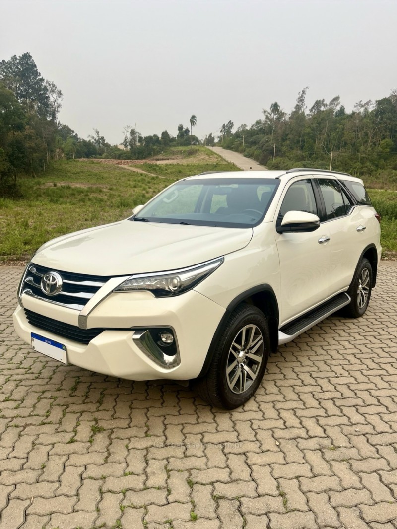 HILUX SW4 2.8 SRX 4X4 16V TURBO INTERCOOLER DIESEL 4P AUTOMÁTICO - 2019 - CARLOS BARBOSA