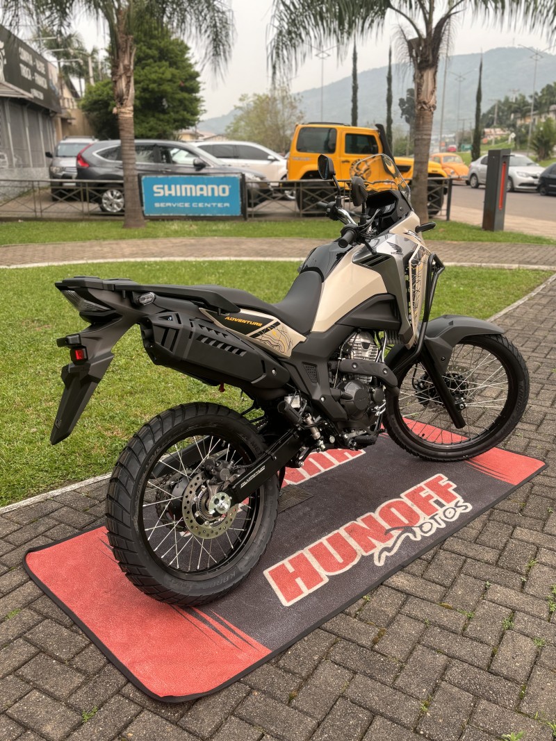 XRE 300 SAHARA ADVENTURE - 2024 - FELIZ