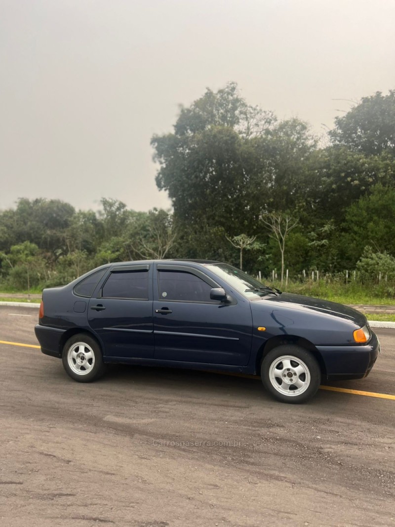 POLO 1.8 MI CLASSIC SEDAN 8V GASOLINA 4P MANUAL - 1998 - CARLOS BARBOSA