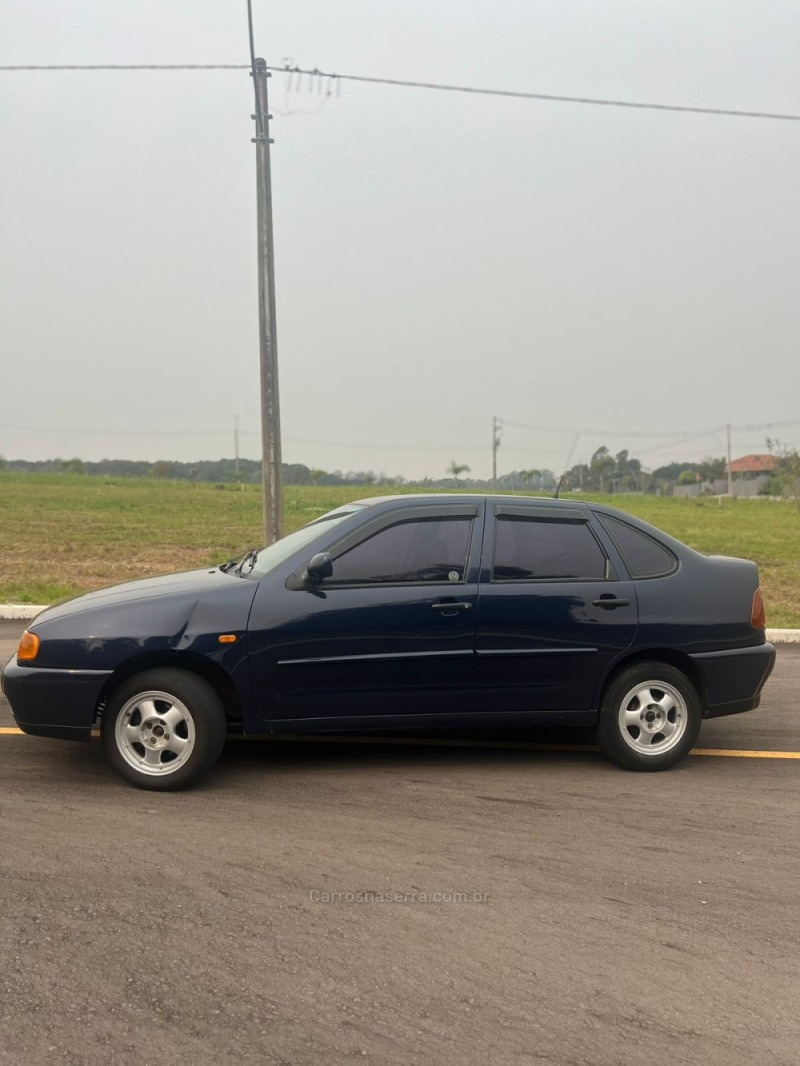 POLO 1.8 MI CLASSIC SEDAN 8V GASOLINA 4P MANUAL - 1998 - CARLOS BARBOSA