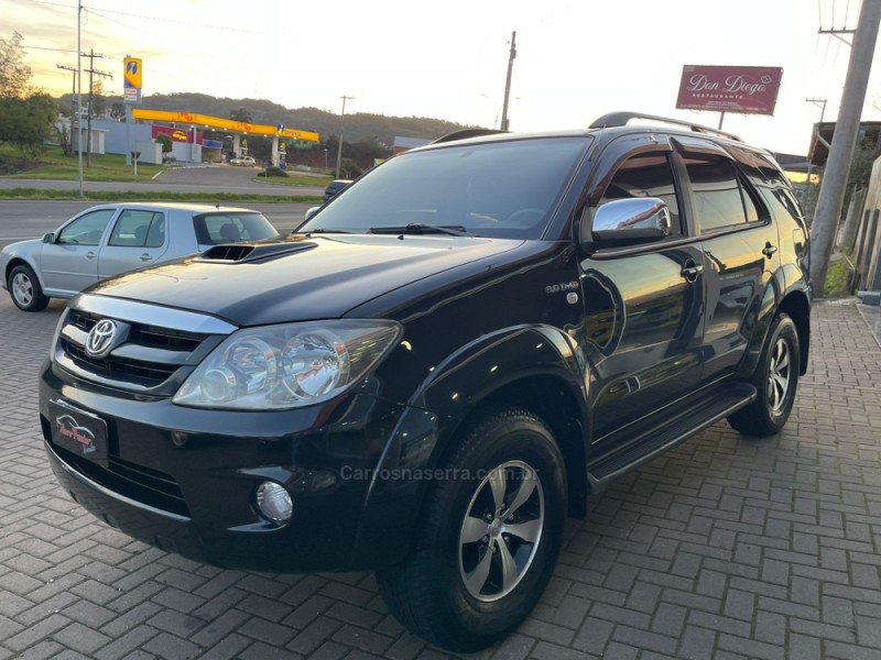 HILUX SW4 3.0 SRV 4X4 16V TURBO INTERCOOLER DIESEL 4P AUTOMÁTICO - 2006 - PAROBé