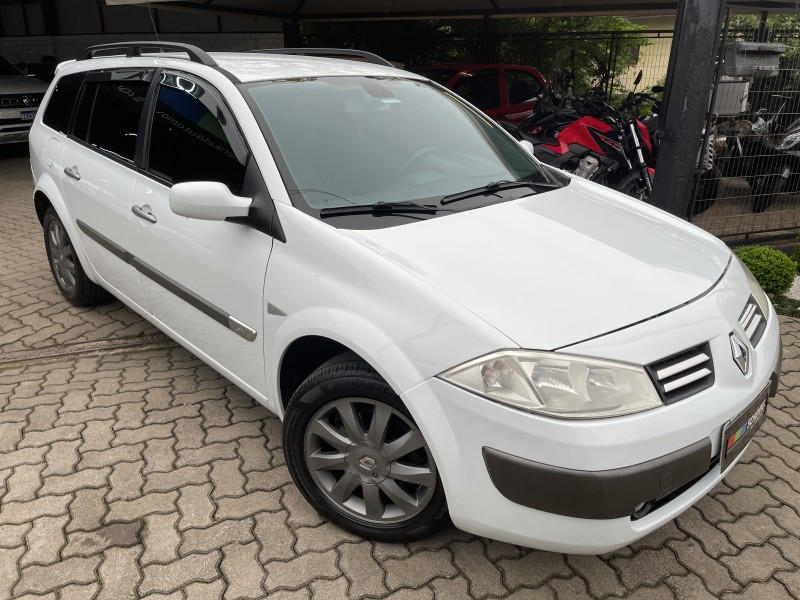 MÉGANE 2.0 DYNAMIQUE GRAND TOUR 16V GASOLINA 4P MANUAL - 2012 - NOVA PETRóPOLIS