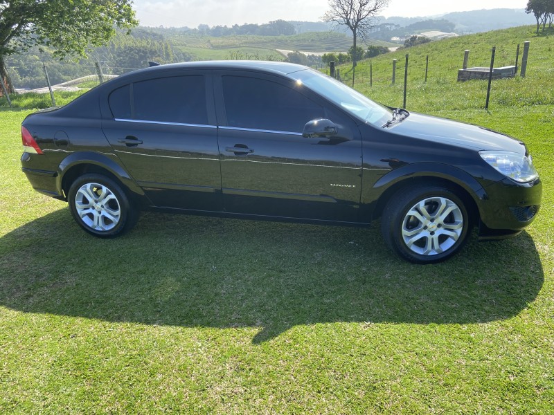 VECTRA 2.0 MPFI ELEGANCE 8V FLEX 4P MANUAL - 2010 - FARROUPILHA